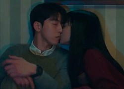 Nụ hôn đầu tiên được mong chờ của 'Tuổi 25 Tuổi 21' gây hụt hẫng: Nam Joo Hyuk diễn đơ 'không phải dạng vừa'