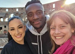 Tammy Abraham & bạn gái cảm thấy yêu đời hơn ở Rome