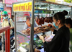 Bánh mì gà quay lu giòm rụm, đậm vị tại Sài Gòn