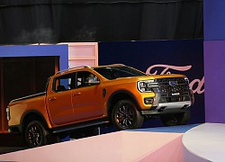 Cận cảnh "hàng hot" Ford Ranger 2022 từ 680 triệu đồng tại Thái Lan