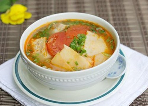 Canh sườn non nấu măng chua