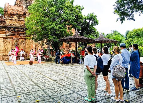 Đoàn famtrip Khánh Hòa khảo sát sản phẩm du lịch Đắk Lắk