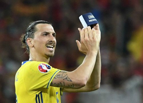 Ibrahimovic vui với vai trò cầm đuốc chạy