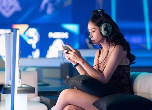 Không riêng gì Hiền Hồ, nhiều sao nữ nổi tiếng ngành giải trí cũng là dân "ghiền" game chính hiệu!