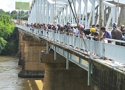 Nghệ An: Nỗ lực tìm kiếm người đàn ông nghi nhảy cầu tự tử