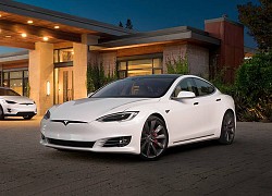 Tesla Model S bay lên dốc như trong phim và cái kết