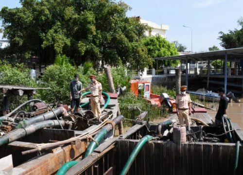 Vĩnh Long: Hút trộm cát sông, 4 người bị phạt hơn 1,5 tỉ đồng