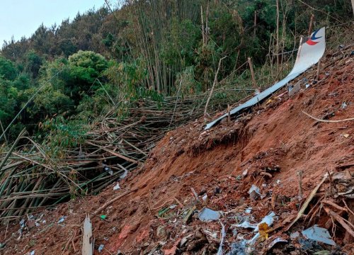 Vụ máy bay rơi ở Trung Quốc: xác nhận có người thiệt mạng, ông Putin chia buồn