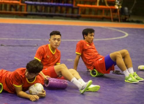 ĐT Futsal Việt Nam có buổi tập đầu tiên trên đất Thái Lan