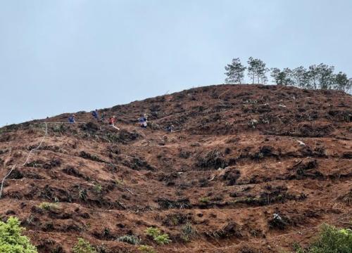 Mảnh vỡ máy bay gặp nạn ở Trung Quốc văng xa địa điểm rơi hơn 10 km