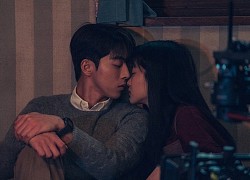 'Twenty Five Twenty One' tập 13: Nam Joo Hyuk 'ghen ra mặt' khi thấy Kim Tae Ri hạnh phúc gọi trai lạ là 'oppa'