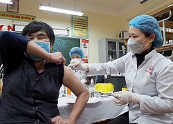 Chiều 2/4: Đã khỏi COVID-19 vẫn có khả năng tái nhiễm, cần tiếp tục hoàn thành tiêm vaccine mũi 3