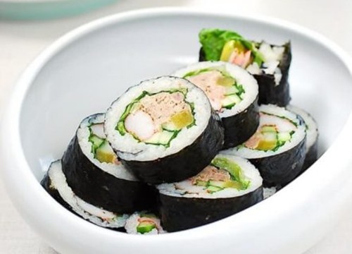 Hướng dẫn làm gimbap cá ngừ mang đậm hương vị Hàn Quốc