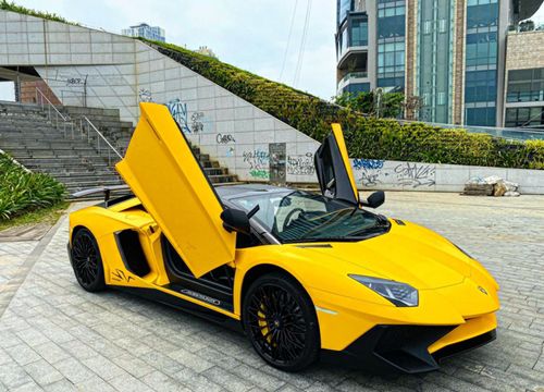 Vừa sắm Lamborghini Aventador SV Roadster đầu tiên Việt Nam, chủ xe chịu chơi chi hẳn trăm triệu độ một chi tiết vàng óng dưới gầm xe