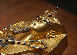 Mở mộ vua Ai Cập Tutankhamun, chuyên gia choáng váng thấy thứ này