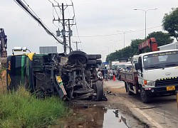 TP Hồ Chí Minh: Liên tiếp 2 vụ ô tô đâm vào dải phân cách, lật nhào trên đường