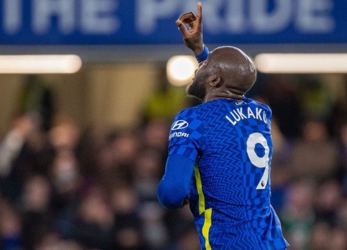 Ví MU với 'rác rưởi', Lukaku bị la ó khi trở lại Old Trafford