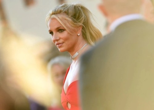 Britney Spears viết sách kể quá trình điều trị rối loạn tâm thần