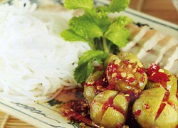 Bún thịt luộc và sấu kho