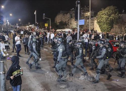 Đụng độ giữa người Palestine và cảnh sát Israel ngay đầu tháng lễ Ramadan