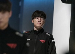 Faker tiếp tục thể hiện độ "smurf" trong ĐTCL, rủ đàn em chơi game rồi "bán hành" không trượt phát nào