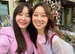 Gong Hyo Jin lộ ảnh dự siêu đám cưới sau tin hẹn hò, biểu cảm thế này bảo sao được Hyun Bin và Son Ye Jin dí tận hoa vào tay