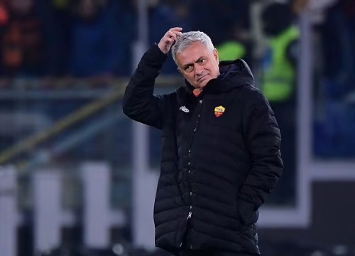 Mourinho và 2 lần mắng chửi phóng viên, 4 lần trách móc học trò sau gần 1 năm ở AS Roma