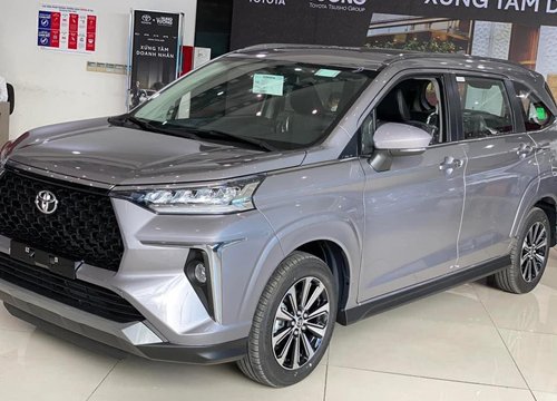 Muốn mua bộ đôi xe Toyota, khách hàng phải mua kèm phụ kiện