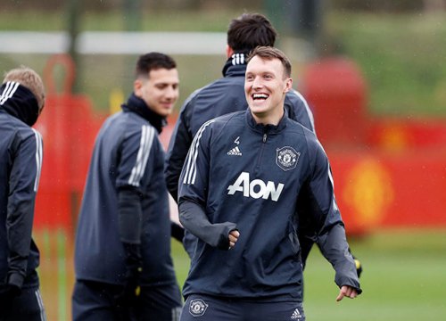 Phil Jones và số phận kỳ lạ tại Man United