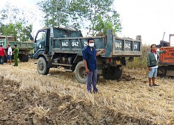 Bắt quả tang các đối tượng khai thác đất trái phép