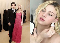 Nicola Peltz &#8211; Hôn thê của Brooklyn: Con gái tỷ phú giàu gấp 4 lần nhà Beckham, có cả sắc lẫn tài