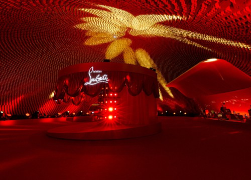 Bst Christian Louboutin Thu Đông 2022: Vũ Điệu Sắc Màu Rực Rỡ Trên Các Thiết Kế Giày Đế Đỏ Biểu Tượng