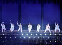 BTS tổ chức concert ở Mỹ: Jungkook chiều fan khoe múi đến 2 lần, V bị "phũ" vẫn đáng yêu quá mức!