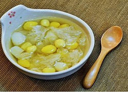 Chè hạt sen nấu nấm tuyết