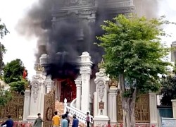 Toà lâu đài của đại gia ở Quảng Ninh bốc cháy ngùn ngụt