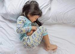 Vàng da, đau bụng có thể là triệu chứng cảnh báo khối u ở trẻ