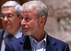 Abramovich bị 'đóng băng' 5,4 tỷ bảng