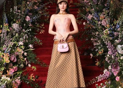 Bảo Anh mặc 'bất nhất' ở sự kiện Gucci: Ngớ người nhìn xuống đôi tất!