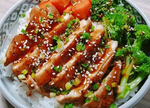 Gà nướng sốt nước mắm cay, sốt teriyaki và sốt tiêu đen