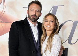 Jennifer Lopez: 'Khóc và cười cùng lúc khi được cầu hôn'