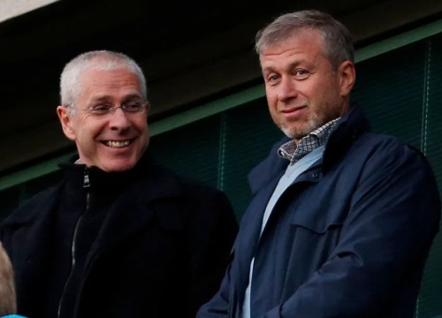 Sau Abramovich, đến lượt giám đốc Chelsea bị chính phủ Anh trừng phạt