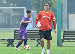 Trợ lý Lee Young-jin lừa bóng khiến Thanh Bình "bẽ bàng", HLV Park Hang-seo dạy lại cầu thủ U23 cách đá ma