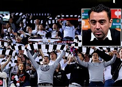 Xavi đổ lỗi CĐV Frankfurt quá đông khiến Barca thua trận