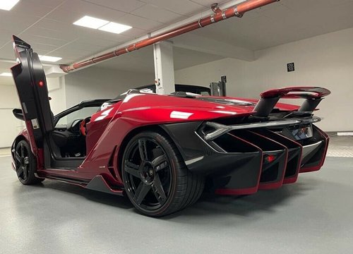 Đại lý tăng giá 2,2 triệu USD cho Centenario Roadster sau 1 năm, nhưng số ODO bất nhất khiến nhiều người nghi ngờ