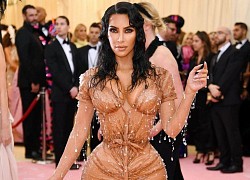 Kim Kardashian không thể ngồi khi mặc đồ bó sát