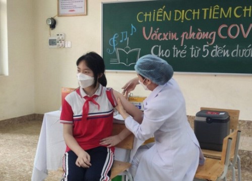 Ngày 18/4: Ca mắc COVID-19 giảm còn 12.012; hơn 19.500 liều vaccine tiêm cho trẻ từ 5 - dưới 12 tuổi