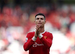 Ronaldo có một loạt hành động ra dáng thủ lĩnh MU