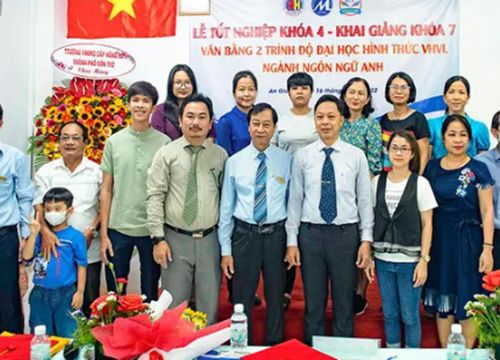 Trường Đại học Tài chính- Marketing bế giảng khóa 4 và khai giảng khóa 7 lớp văn bằng 2 liên thông đại học ngành Ngôn ngữ Anh