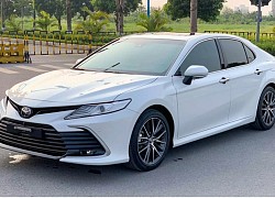 Chiếc Toyota Camry 2022 "siêu lướt" tại Sài Gòn, rao bán 1,4 tỷ