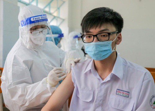 Có nên lùi lịch tiêm vaccine khác khi trùng lịch tiêm vaccine COVID-19?